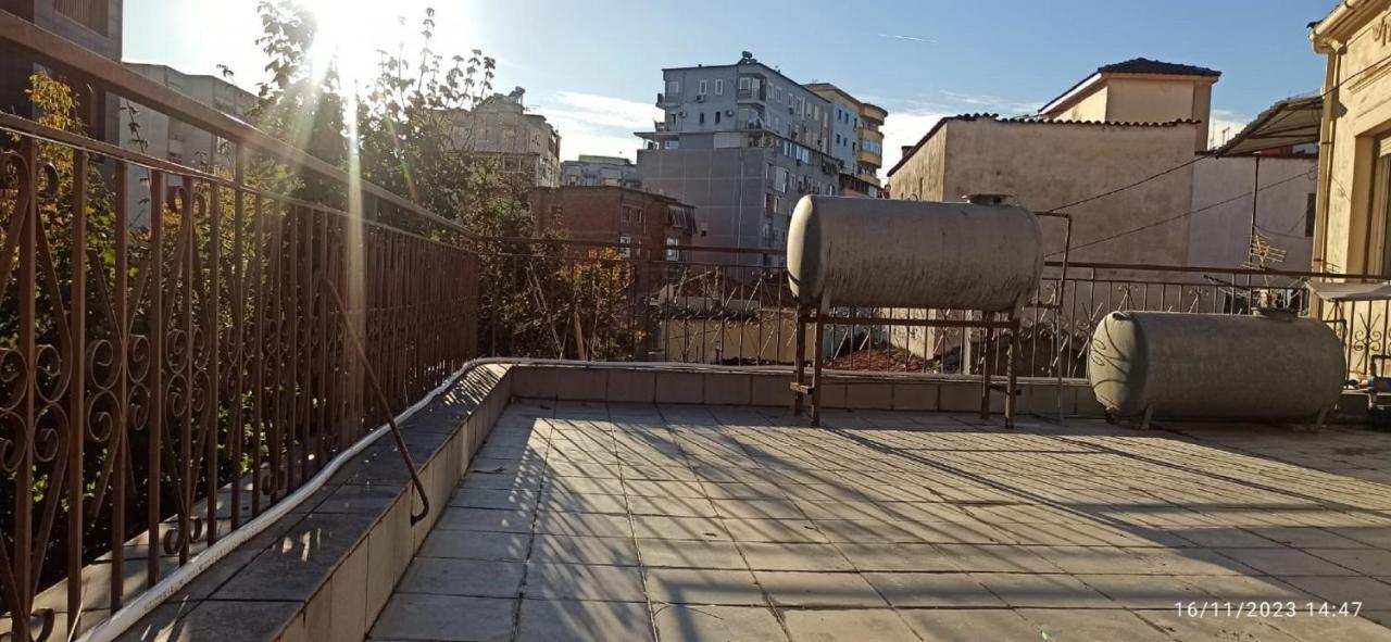 Royal Hostel Tiranë Eksteriør bilde