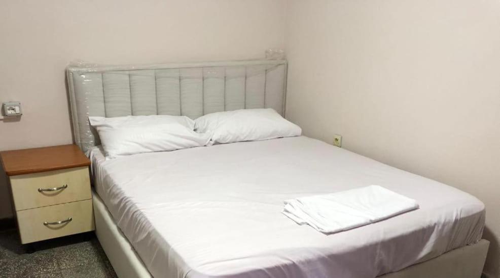 Royal Hostel Tiranë Eksteriør bilde