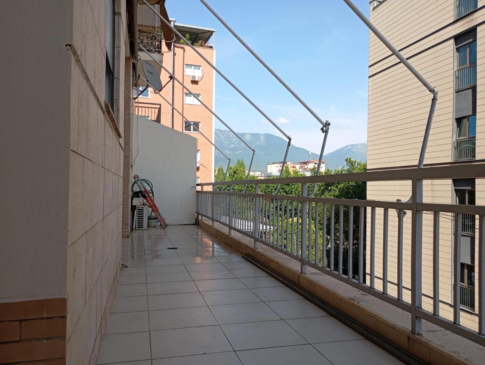 Royal Hostel Tiranë Eksteriør bilde