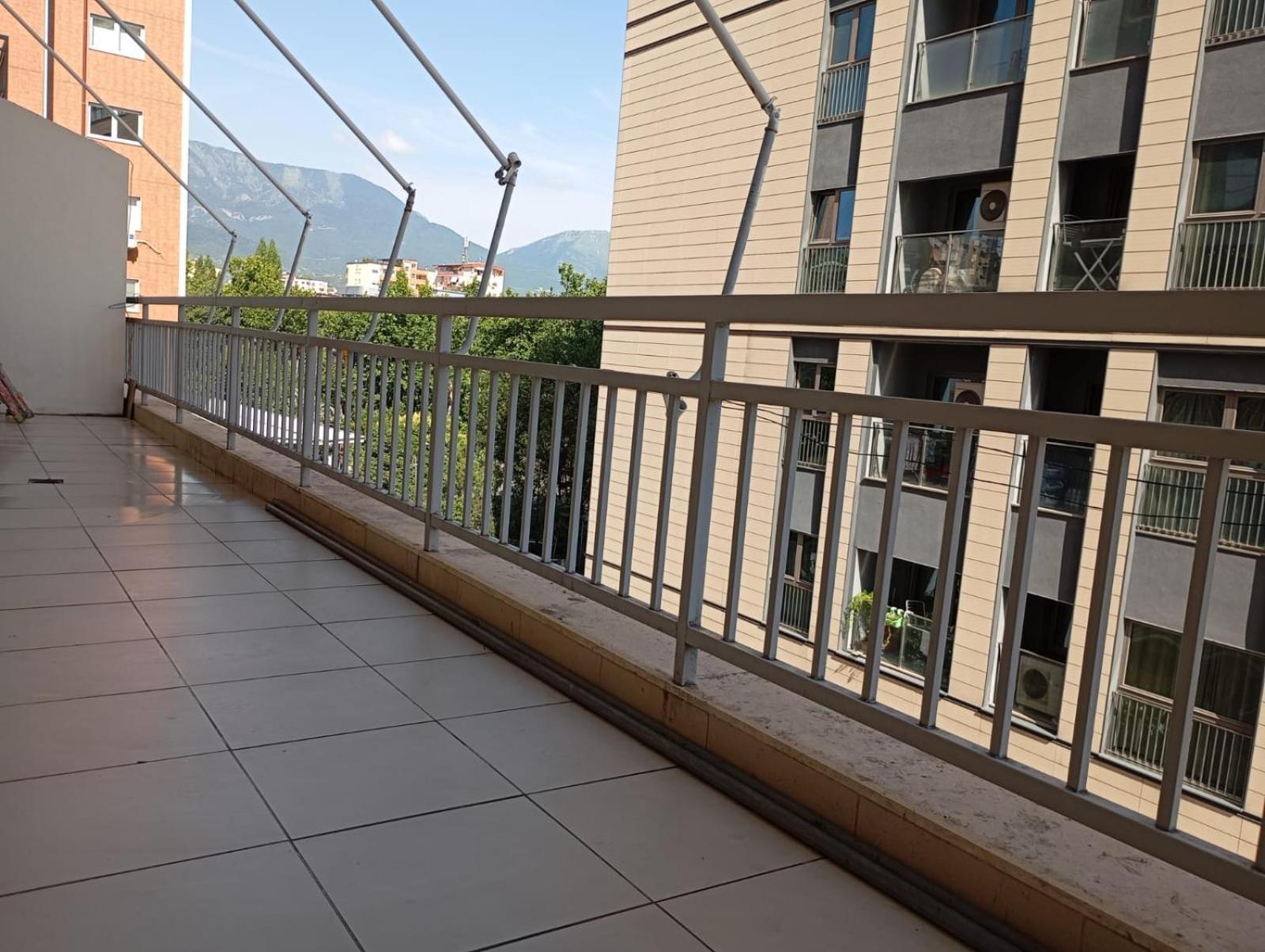 Royal Hostel Tiranë Eksteriør bilde