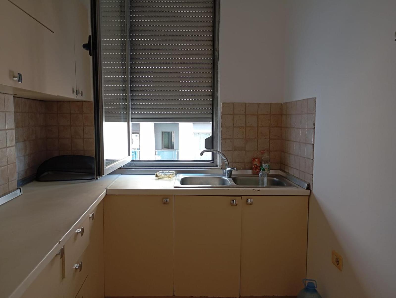 Royal Hostel Tiranë Eksteriør bilde
