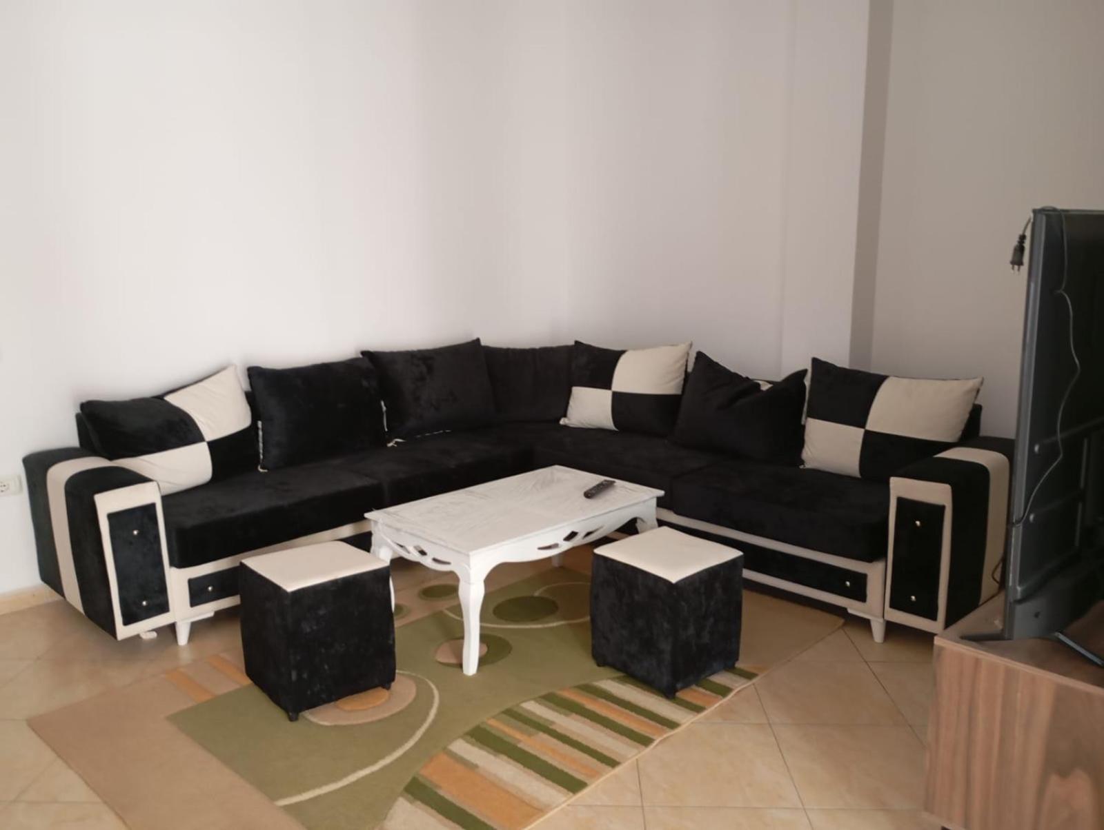 Royal Hostel Tiranë Eksteriør bilde