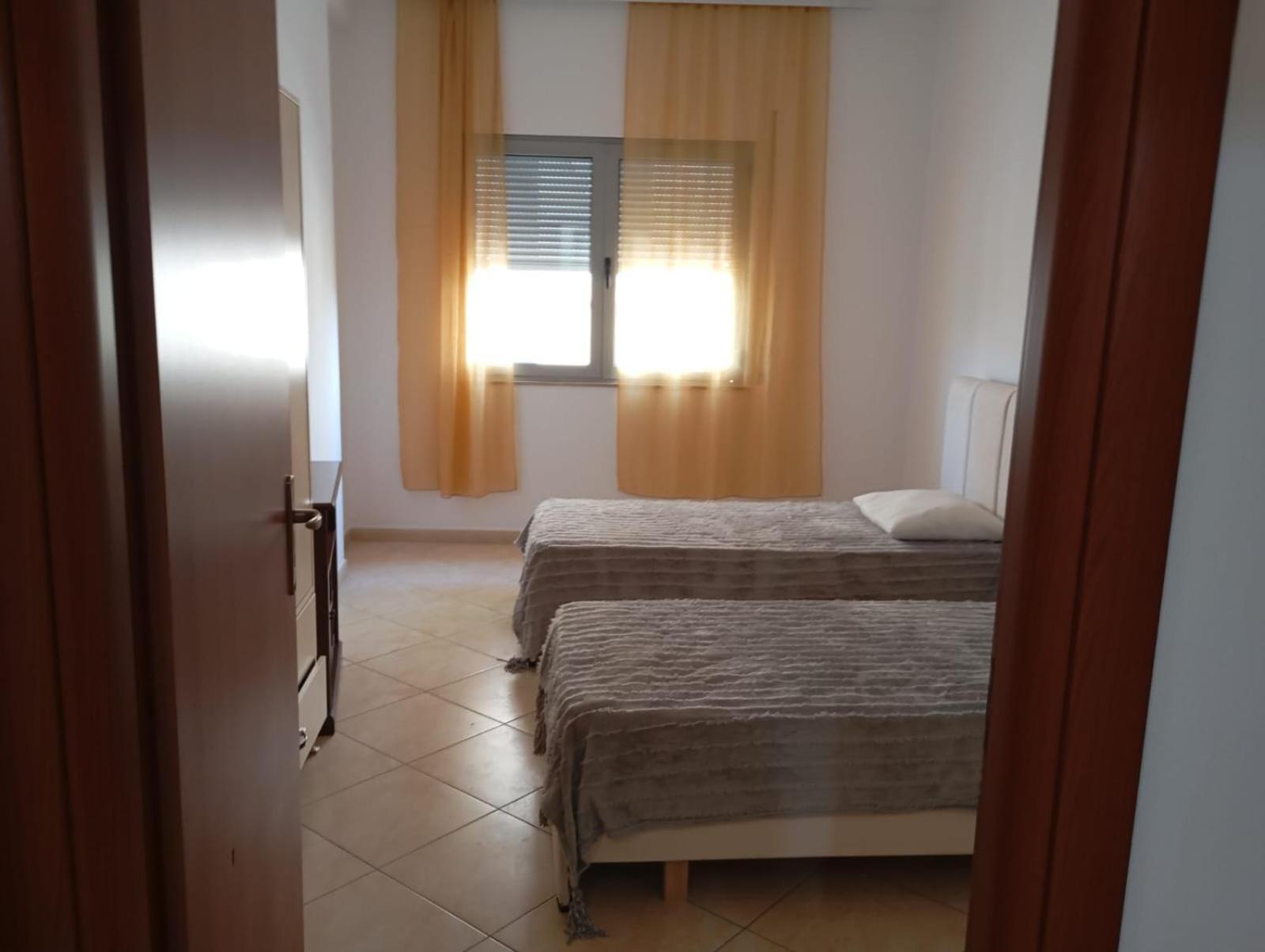 Royal Hostel Tiranë Eksteriør bilde