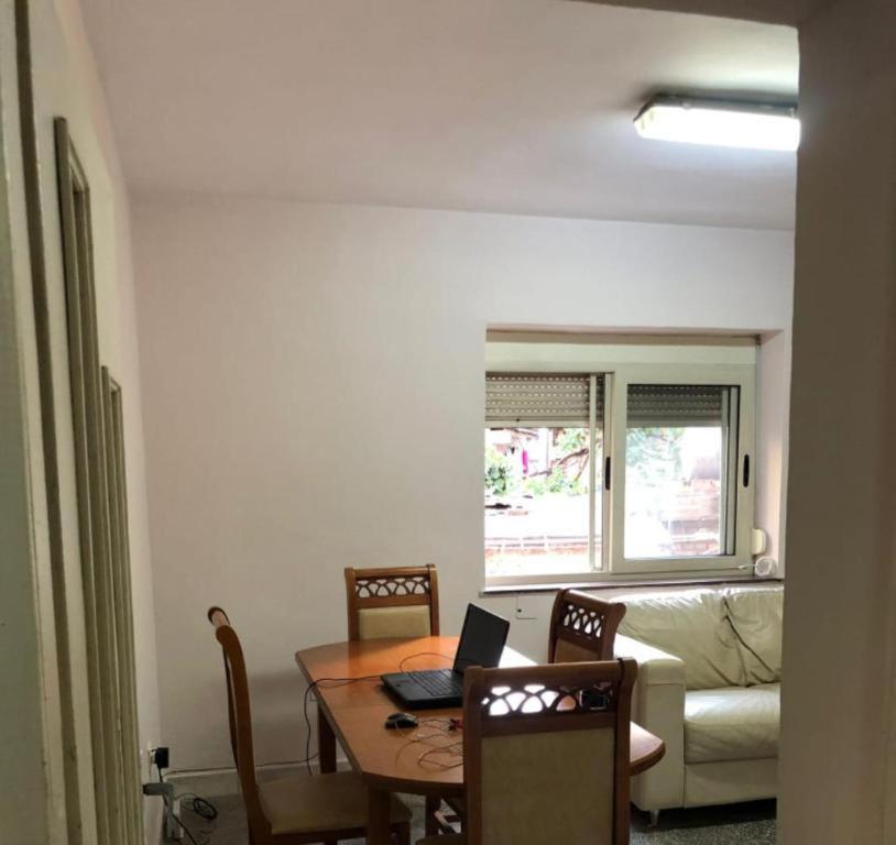 Royal Hostel Tiranë Eksteriør bilde